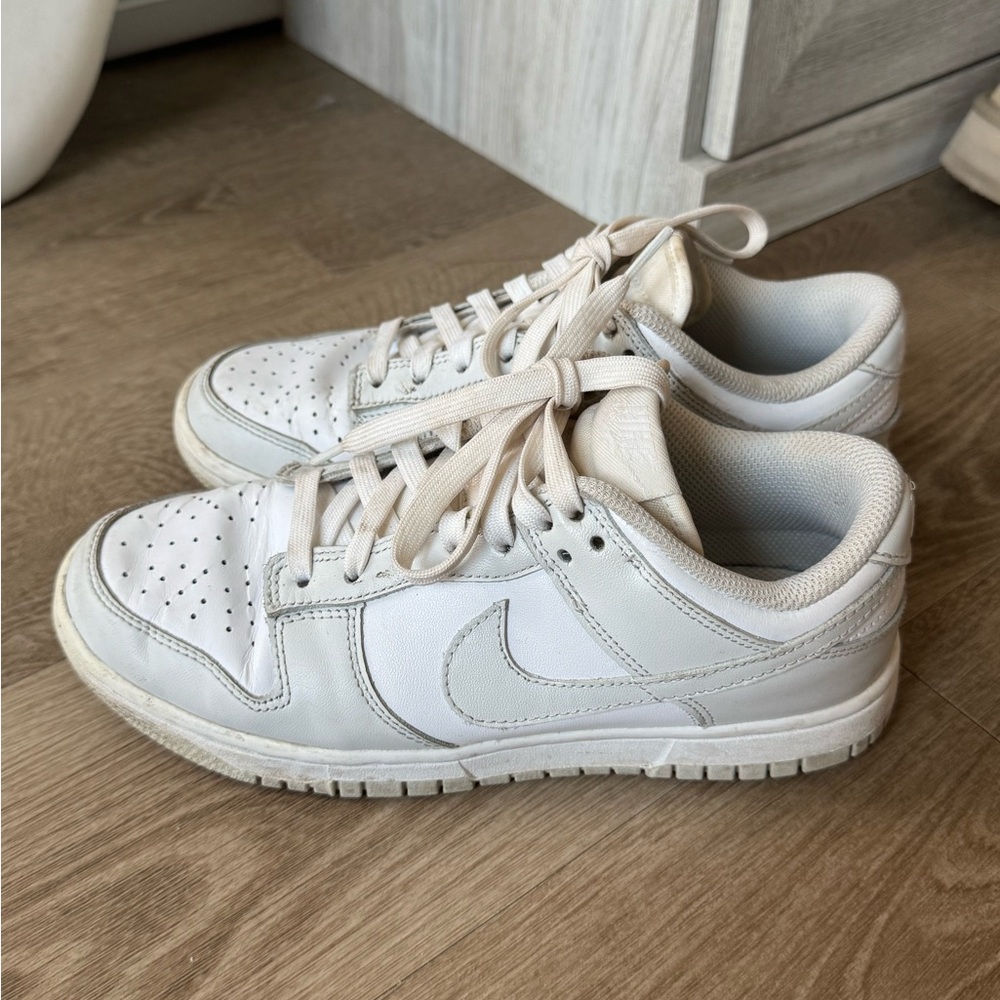 Women’s Nike Dunks Size 7